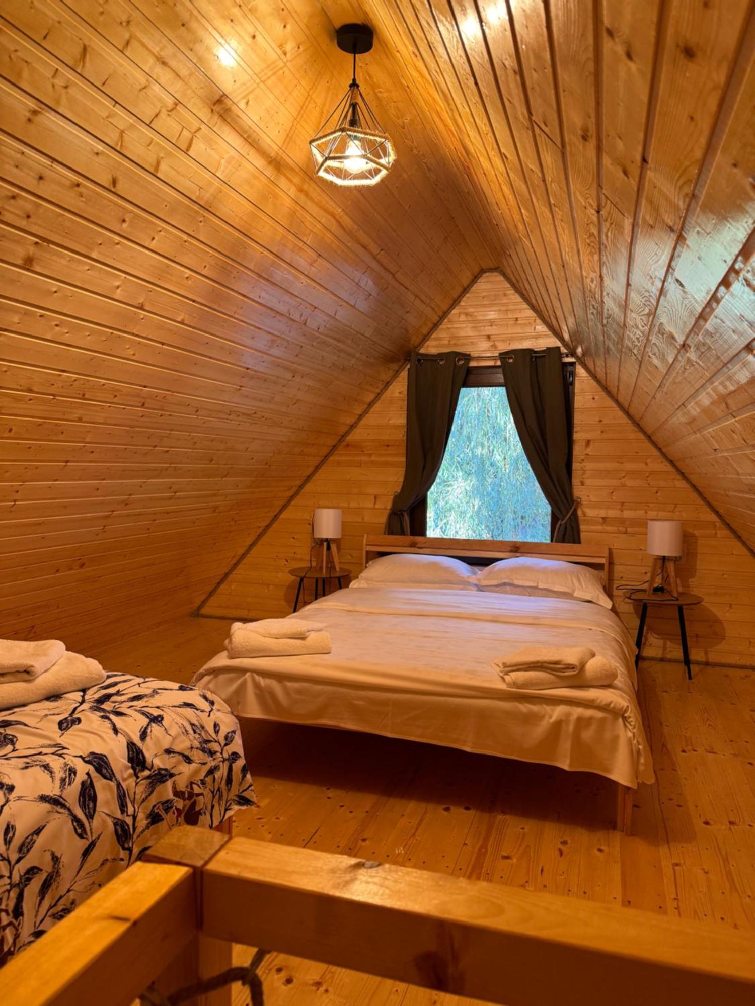 Conacul Lui Patrick Guest house *